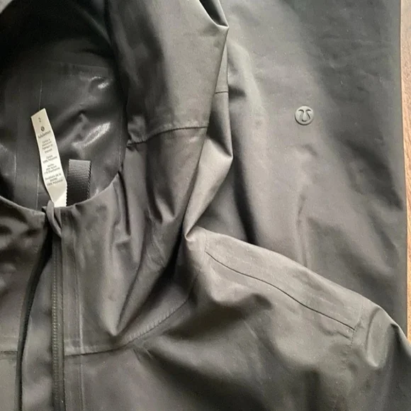 Lululemon Womens Rain Rebel Waterproof Jacket - Black - Size 2 - Picture 4 of 4